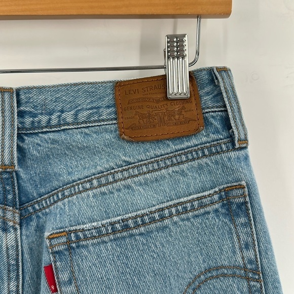 Levi's Wedgie Distressed Jeans Size 26 - Picture 6 of 7